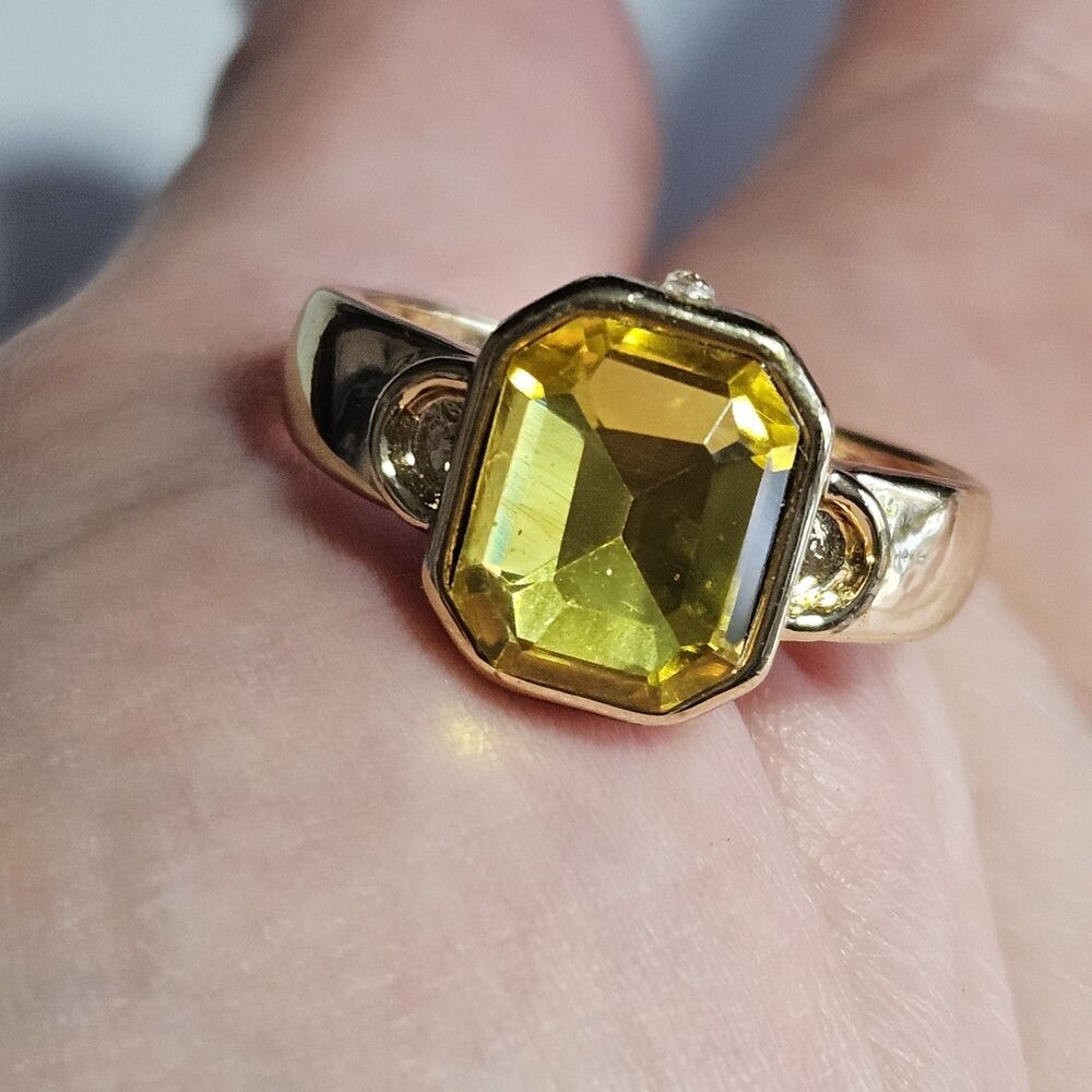 *Sale* Gold Tone Yellow Faceted Rhinestone Cocktail Statement Ring Size 8.75